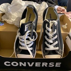 Black kids Converse Low Tops 2.5